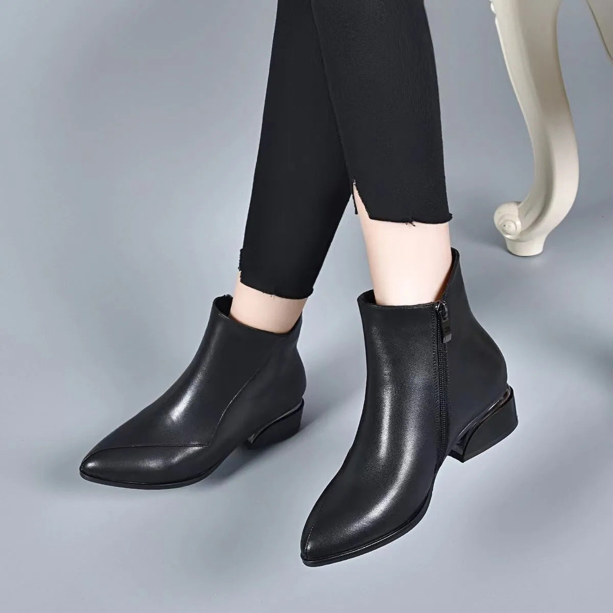 Botas de mujer de piel con cremallera lateral